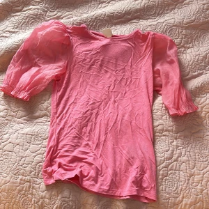 Rosa topp - Använd ett fåtal gånger, bra skick. Storlek XS men kan även passa S då den är väldigt stretch. 