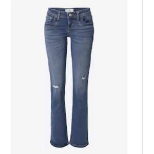 Jätte fina ltb jeans i modell valerie i fint skick💗Nypris 800kr men säljer för 360kr +frakt, säljer för att de är lite stora på mig :)
