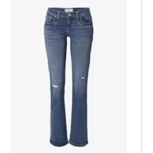 Ltb jeans - Jätte fina ltb jeans i modell valerie i fint skick💗Nypris 800kr men säljer för 360kr +frakt, säljer för att de är lite stora på mig :)