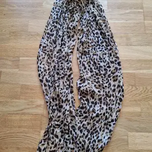Leopard mönstrad sjal nyskick