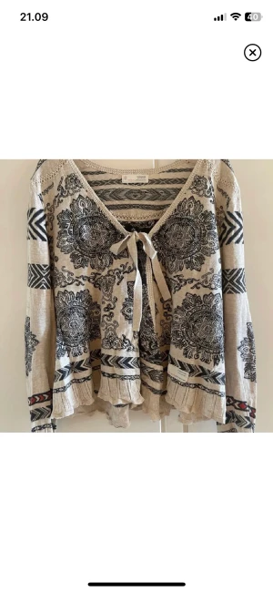 Odd Molly kofta  -  fin och mysig odd Molly kofta, går inte att få tag på längre 🥺🤍 Nypris: 1500kr 