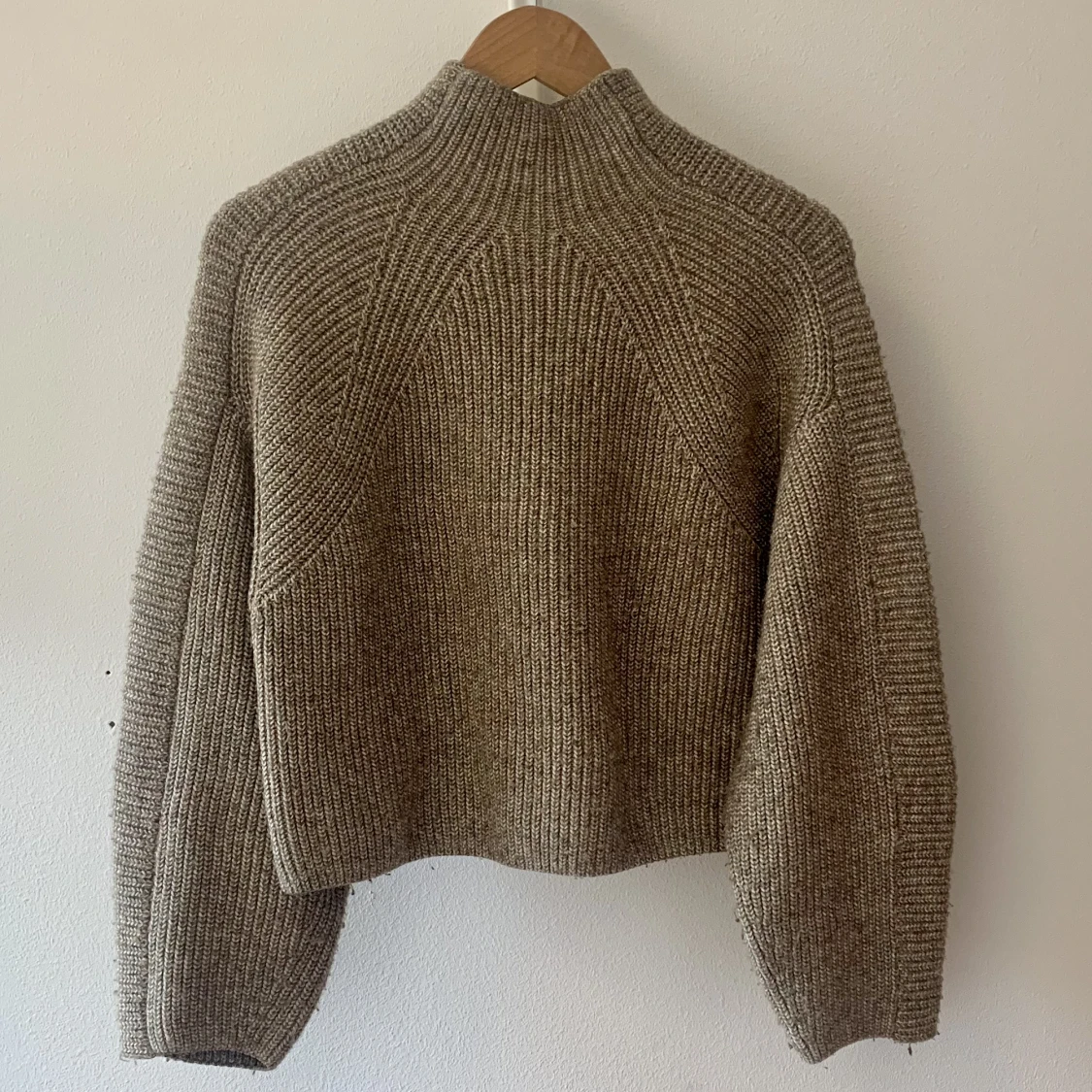 Beige stickad tröja!