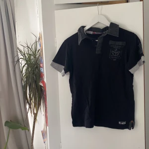 cool piké med tryck - kommer inte till användning, bra skick, inga defekter, står M på men skulle säga att den är S