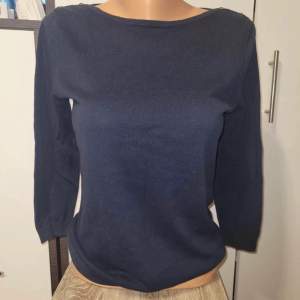 Marinblå trekvarts tröja från Massimo dutti 