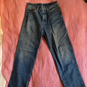 Weekday jeans Fåtal använda W28 L32 Galaxy Loose Straight Jeans