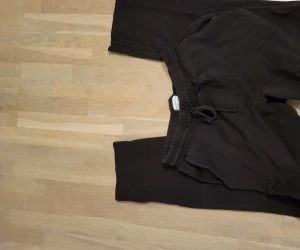 The glory days mjukisbyxor - Jag köpte den på volt, den är rätt skön och har en unik färg. Cond 9/10 