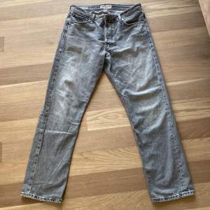 Jeansen är i bra skick i storlek 31/32 Säljer för jeansen va för stora