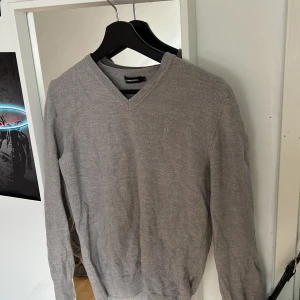 Stickad tröja - Superfin J.Lindeberg , använd fåtal gånger🤩nypris 1000kr , pris kan diskuteras, köpare står för frakt 