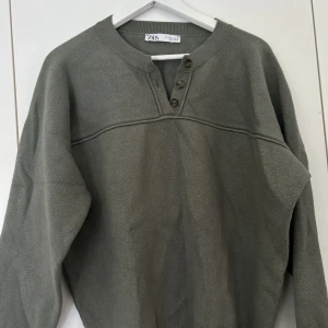 Stickad tröja - Tröja från zara!  Köparen står för frakten