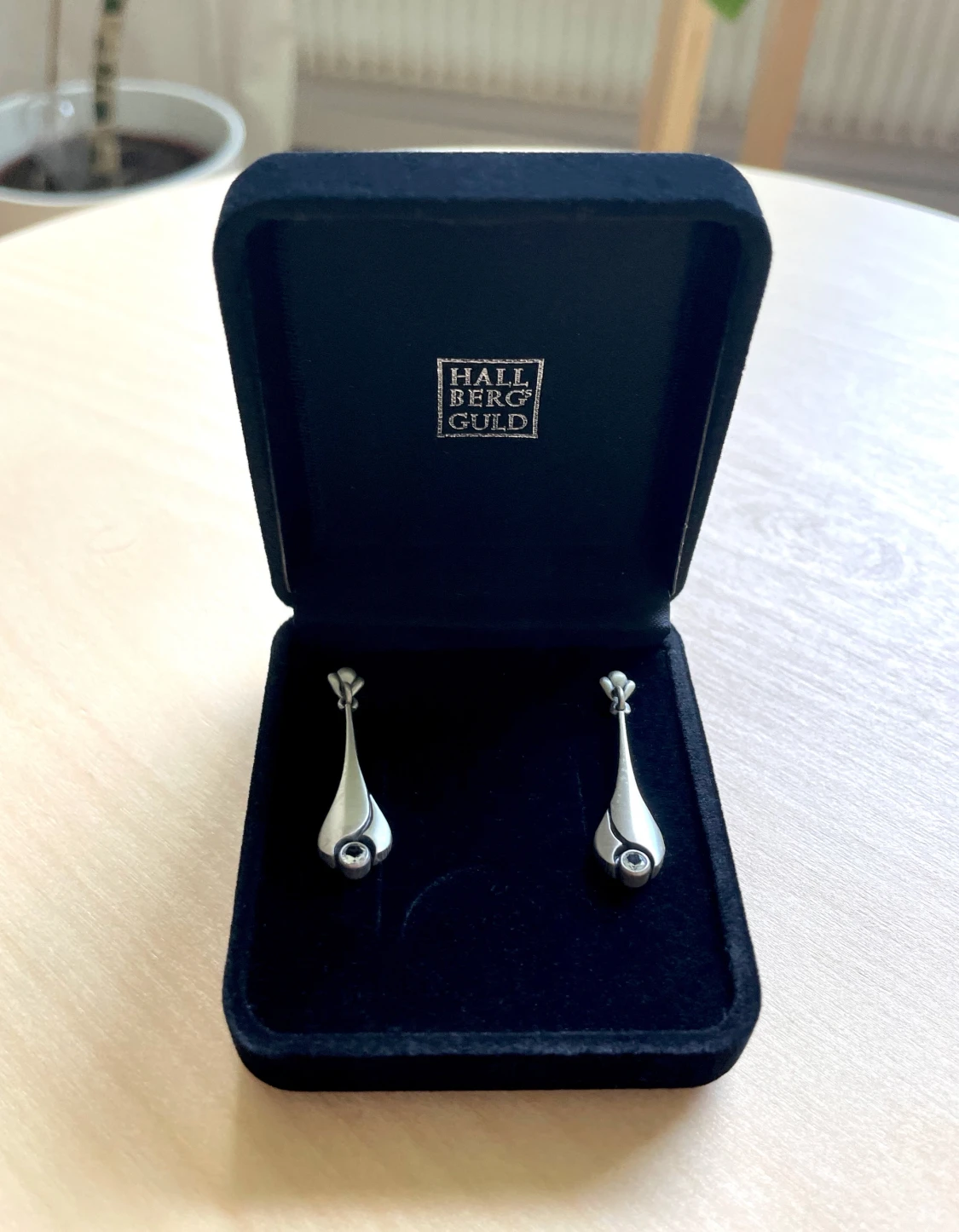 Finnfeelings Örhängen med bergskristall  - 90