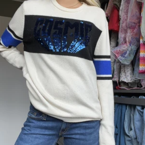 Maje tröja - Jätte fin cashmere tröja från maje, med paljett text på😍