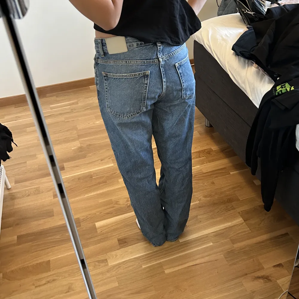 snygga straight jeans från pull & bear! storlek 36🌼. Jeans & Byxor.