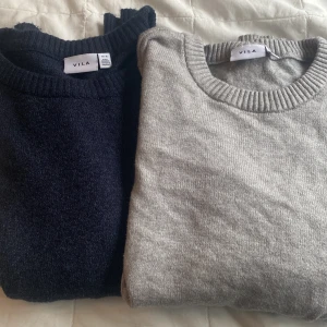 Vila tröjor - Super söta stickade tröjor i super mjukt matrial perfekt till hösten!💓🍁Har andvänt dom få gånger och dom är i bra skick. Båda är i M men jag har Cs o dom har perfekt ”oversized fit” tror ja köper båda för 350? St (osäkert med säljer båda för 350💓