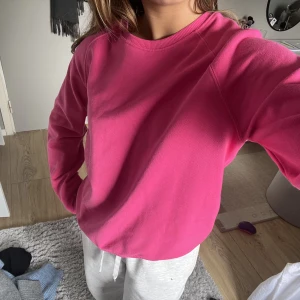 Sweatshirt  - Jätte fin rosa sweatshirt🩵säljer för att den inte kommer till användning, använd en gång🩵köpare står för frakt 