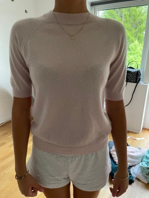 Rosa Kashmir tröja - Jättefin tröja i nyskick från HM i kashmir