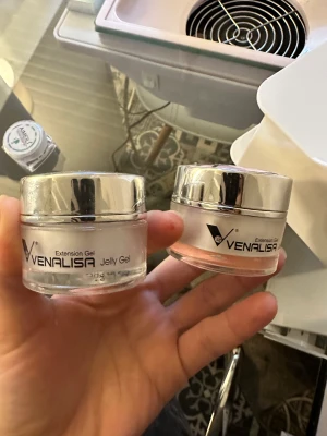 Vanelissa builder gel -  2 styck 15 Ml. mjolk 8 ml kvar. Rosa 13 ml kvar. 