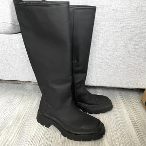 Boots - Superfina boots från Asos storlek 38, använda men fint skick! Kommer inte till användning längre, priset kan diskuteras vid snabb affär