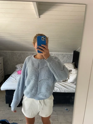 Stickad tröja - Säljer min stickade ulltröja från vero Moda. Tröjan är i ett bra skick och är väldigt skön och fin. 