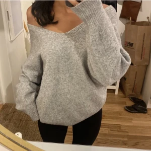 stickad tröja  - säljer den här jätte fina stickade tröjan!❤️