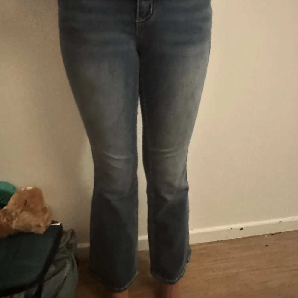 Hej säljer mina byxor jag köpte som var för korta för mig jag är runt 164 , men annars är det ignet fel elelr nått helt nya . Jeans & Byxor.