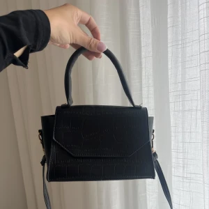 Väska  - Köparen står för frakt 