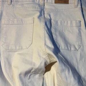 Perfect jeans  - Väldigt bra skick, från Gina men vet inte när dom köptes. Av mig är dom inte använda💕