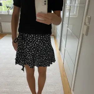 Superfin kjol med shorts inbyggda❤️knyte på sidan
