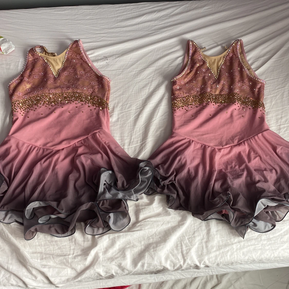 Konståknings dräkter