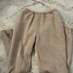 Mjukisbyxor - Mjukisbyxor från Gina Tricot storlek S