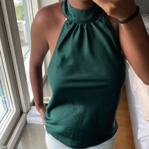 Grön fest topp från bikbok  - Endast använd en gång. Perfekt inför fest💚☀️