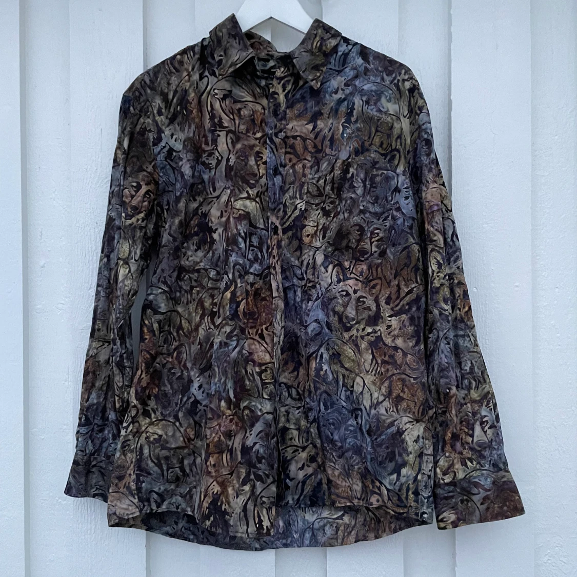 Skjorta från Raised by Wolves, L