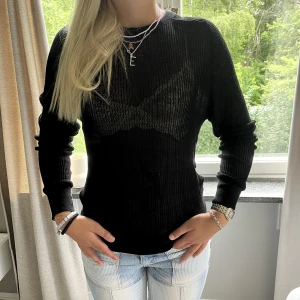 Stickad tröja  - Fin virkad/stickad tröja från zara, har aldrig andvänt så i toppen skick. ❤️‍🔥