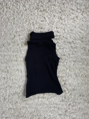 Linne med krage - Superskön stickad linne med krage