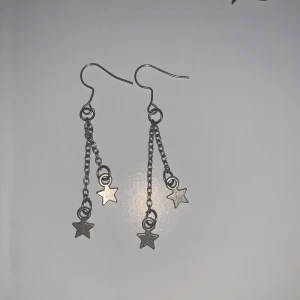 Örhänge  - Intressekoll på dessa jättefina örhängen som jag gör själv!!💗💗🤩🤩