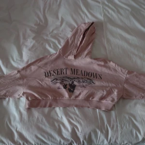 Hoodie - Jätte fin hoodie, den är använd mycket men i väldigt bra skick. 