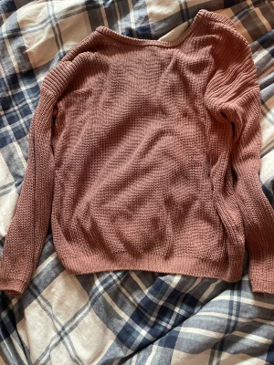 Stickad tröja  - Fin stickad tröja från nakd, storlek m. Frakt tillkommer :)