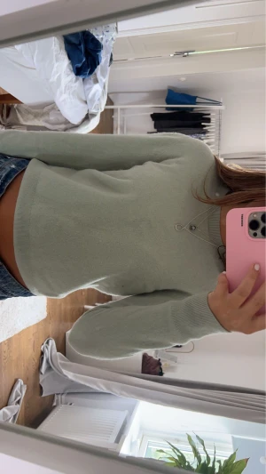 kashmir tröja  - super fin kashmir tröja från hm! storlek m men lite krymp så passar xs/s