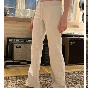 Brandy Melville mjukisbyxor - Köpte dom av en på plick men dom passade inte 💕