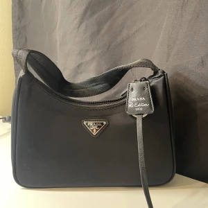 Prada väska - .