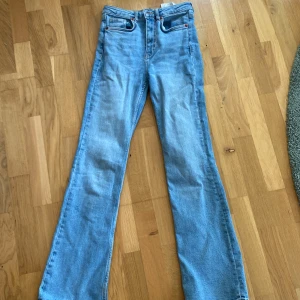 Zara bootcut jeans  - Gammal modell som inte säljs längre men super fina! 