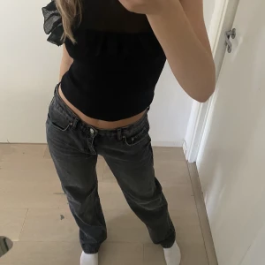 Jeans  - Lågmifhade jeans från Gina, använd ett fåtal gånger🤩