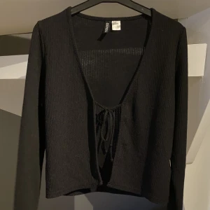 Svart kofta  - Svart långärmad tröja