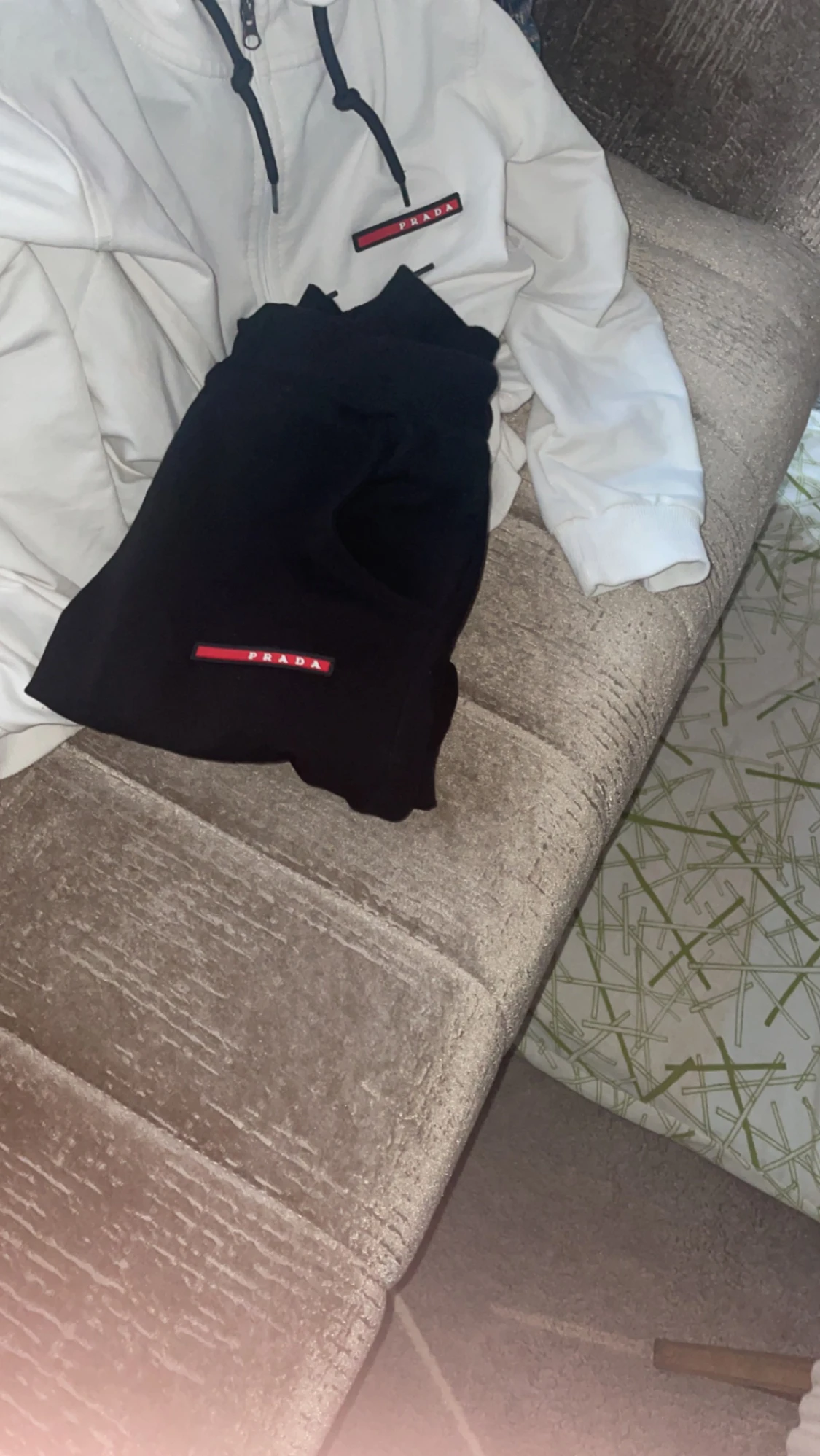 Prada zip och byxor  - 90