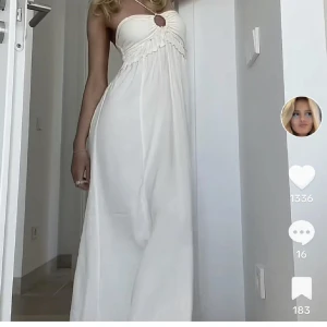 Klänning  - Så fin klänning från Hm förra året som inte finns kvar. Knappt använd strl S