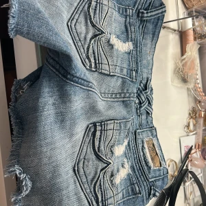 low waist shorts  - par jätte snygga low waist shorts står ingen storlek skulle gissa på xs/s passar it mig tyvär 