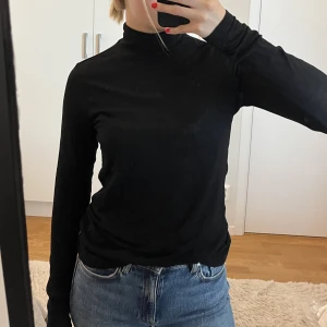 Tunt stickad polotröja  - Ifrån Scotch & soda. Storlek xs! 150kr+frakt