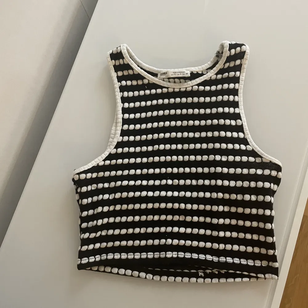 Söt topp från pull and bear använd fåtal gånger. Toppar.