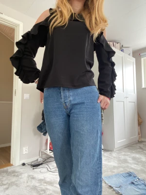 Jeans - Högmidjade jeans! Vet ej vad dem är ifrån däremot tror jag att de är hm! Fint skick pris kan diskuteras 