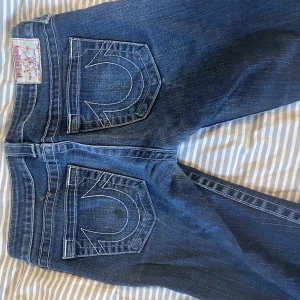 True Religion - True religion jeans med raka ben.