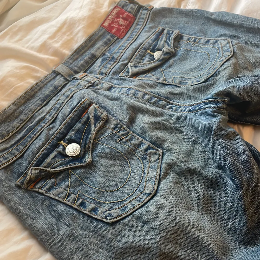 Är inte helt säker på att jag vill sälja dem, men kollar ifall det finns intresse hos någon som skulle få mer användning för de. Lågmidjade, ljusblå true religion jeans.. Jeans & Byxor.